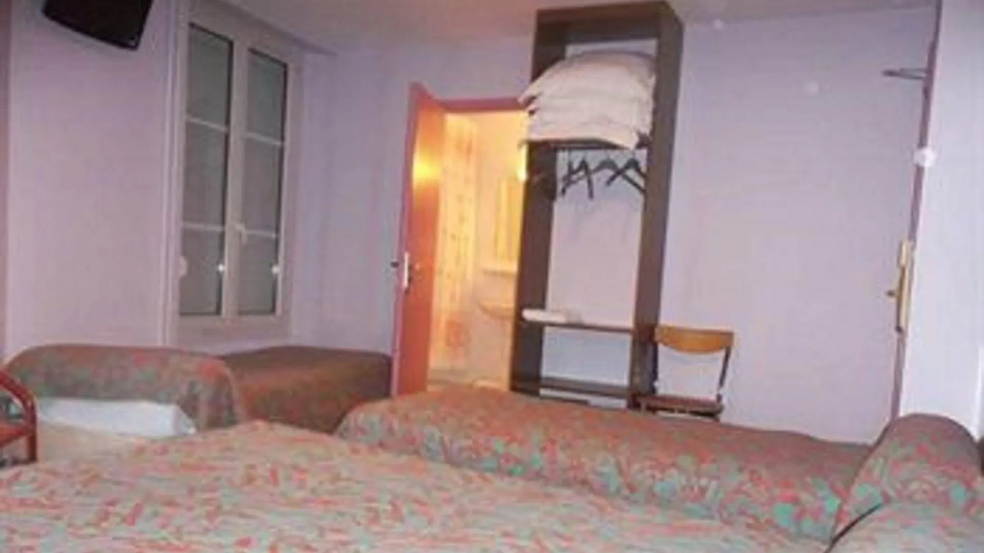 Hotel De La Terrasse Paris 2*,